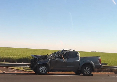 A104 – Piloto de avião morre ao colidir caminhonete com a traseira de um bitrem, a 20 km de Assis